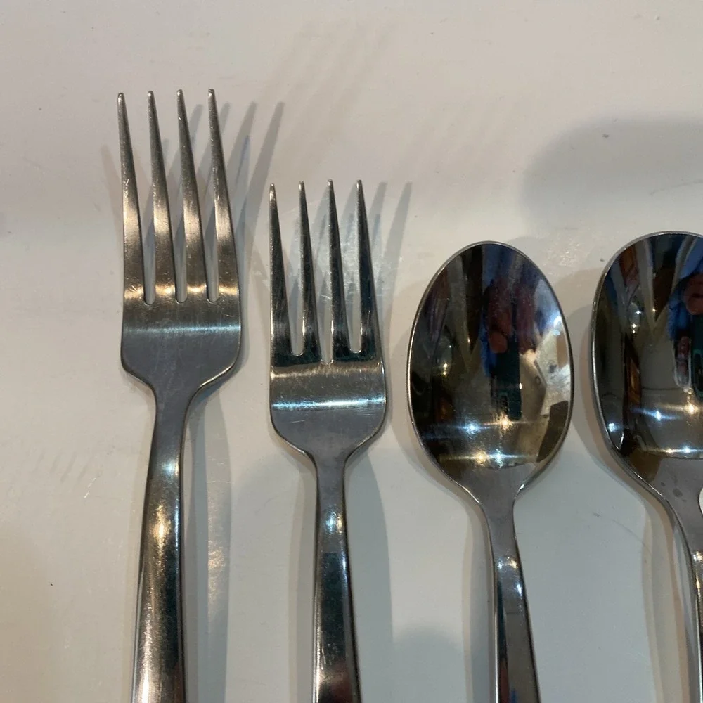 Oneida Perry 18/0 Stainless Flatware Lot Sugar & Cereal Spoon Forks Dinner Salad